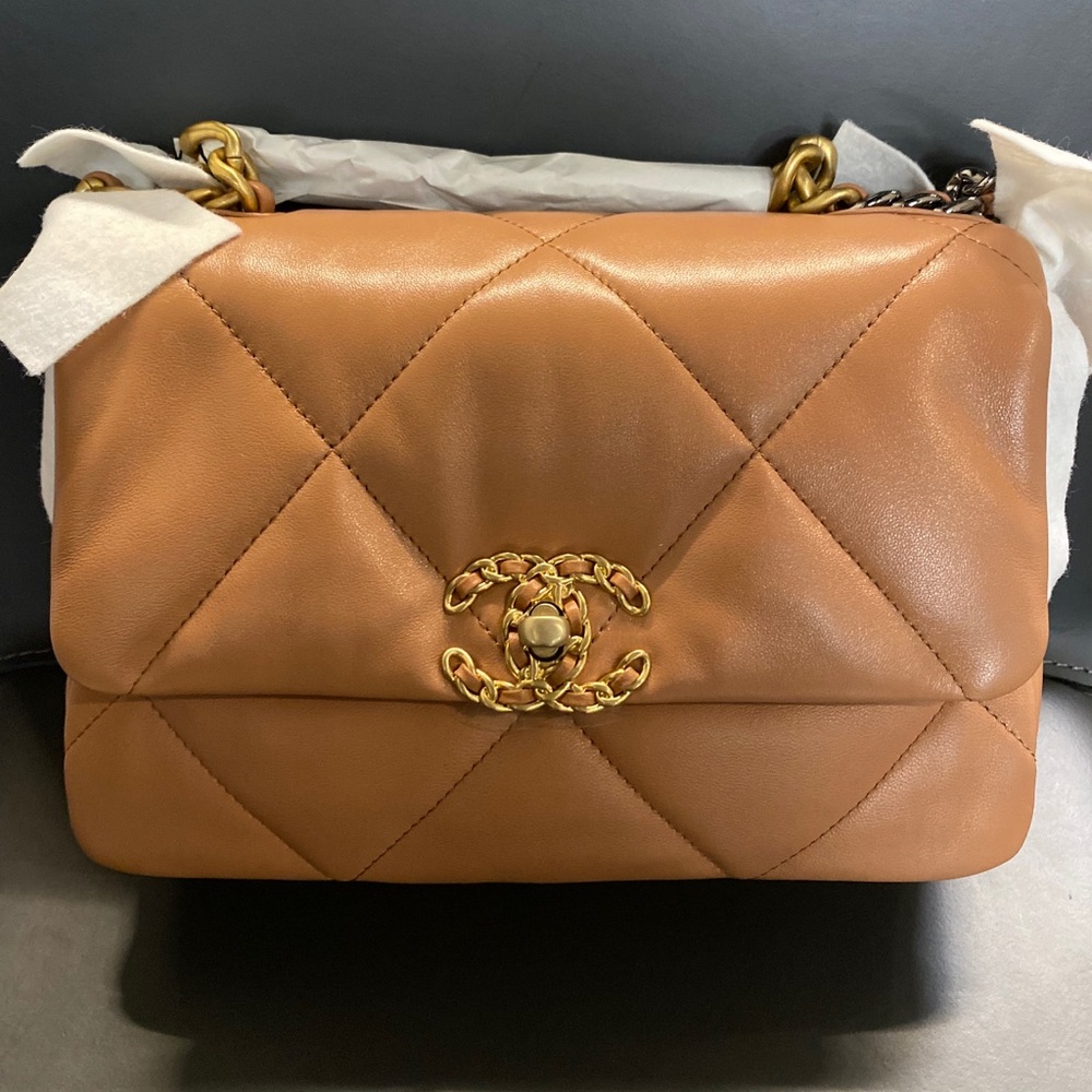 Chanel 19